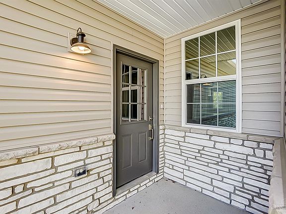 4th image of 5045 Garden Grove Ln