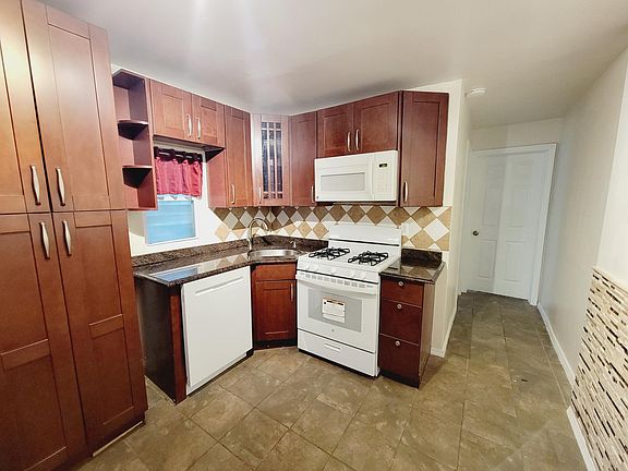 3rd image of 1543 Morris Ave #1