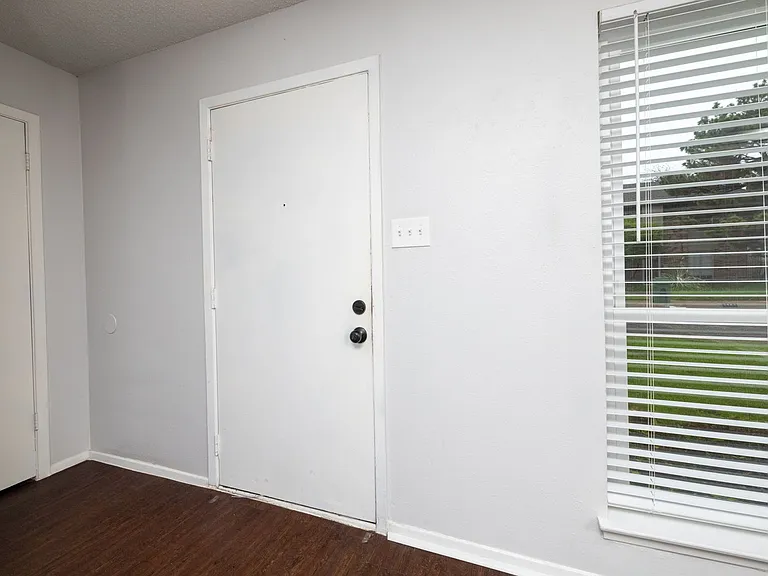2438 N Graham Dr — Photo 23
