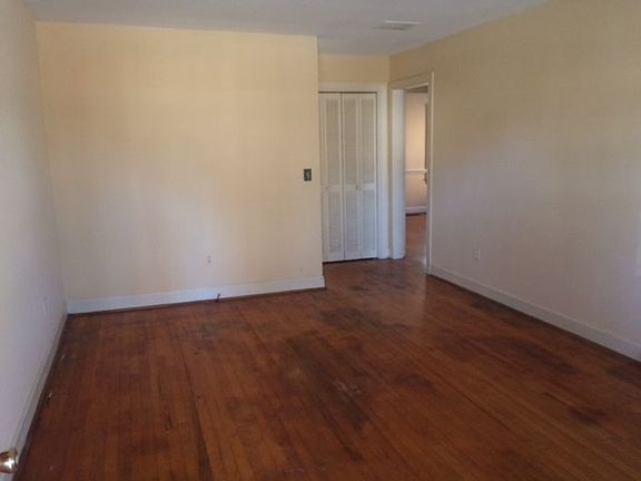 4th image of 2602 E 3rd St #A