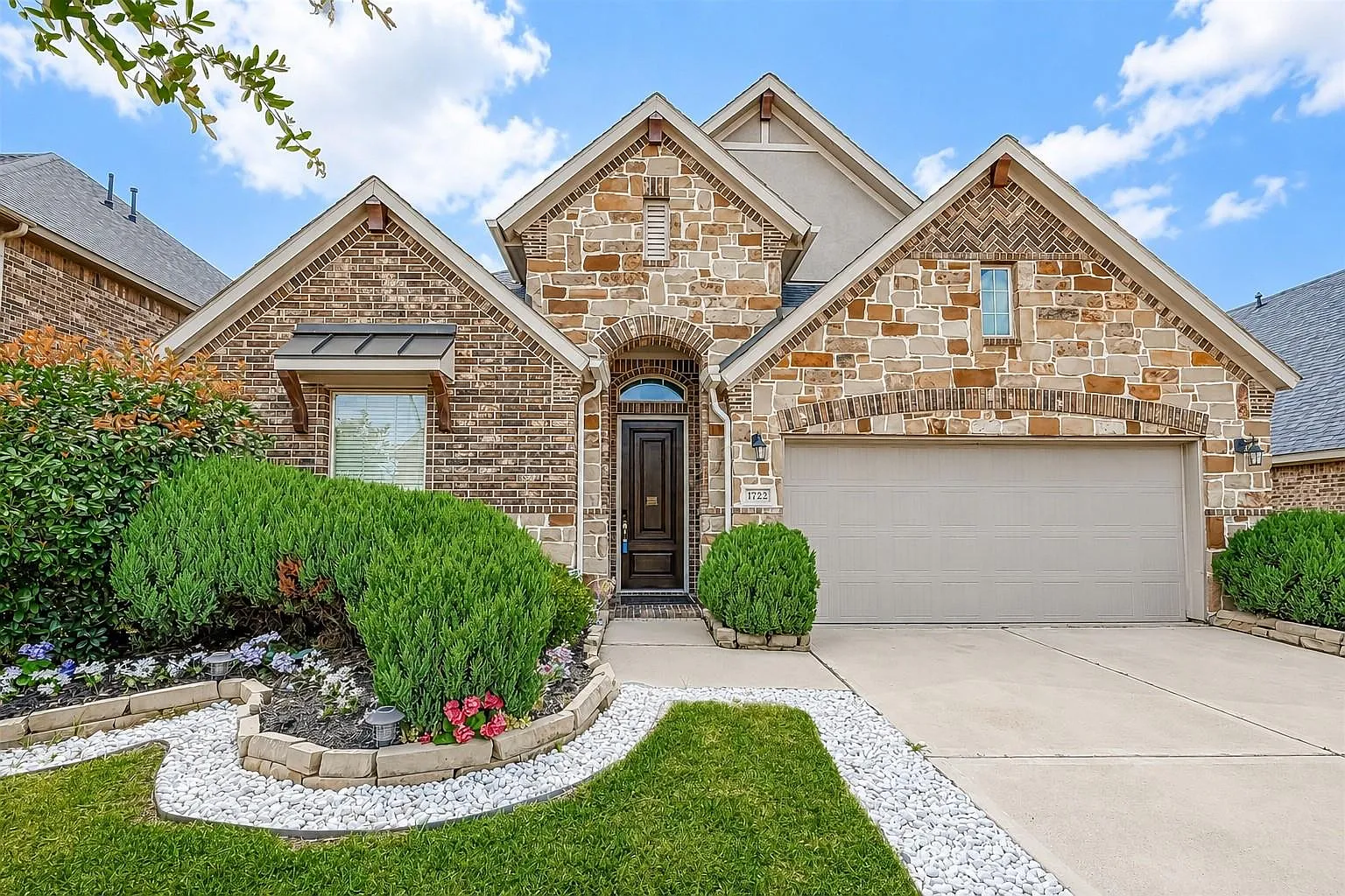 4 bed, 3.0 bath, 2692 sqft, $3,000 — Photo 1