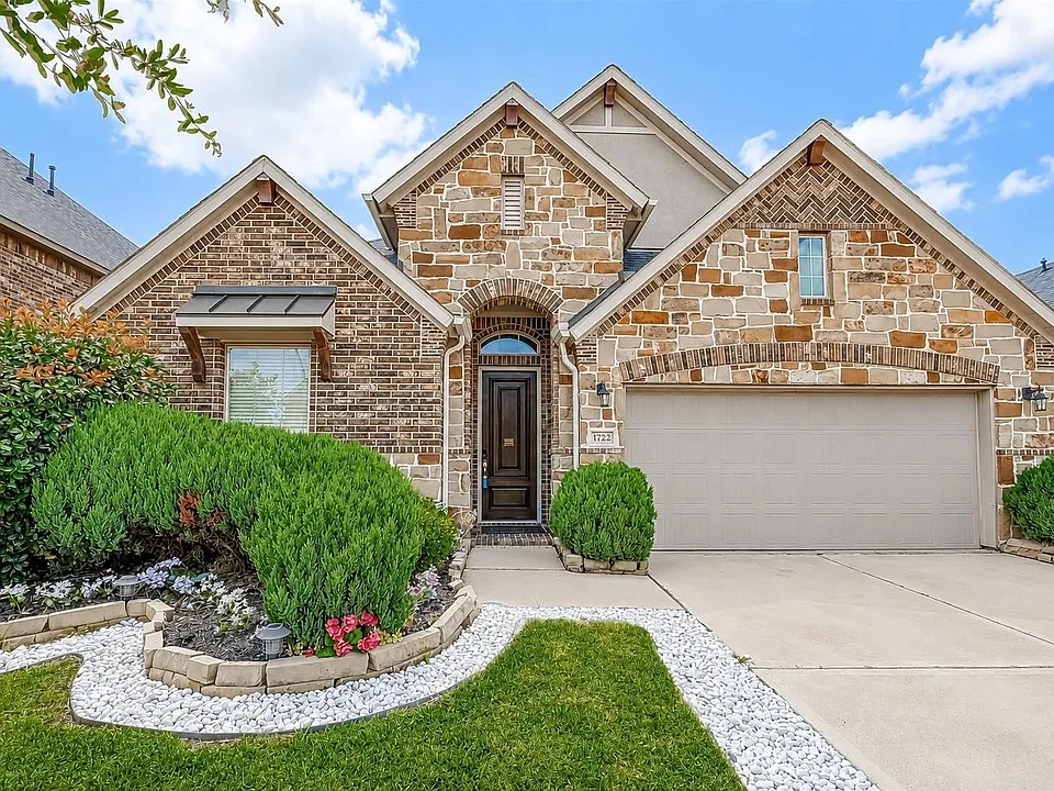 1722 Dominion Heights Ln