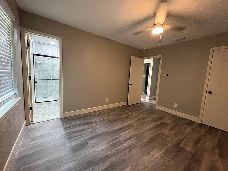 714 Upland Ln — Photo 17