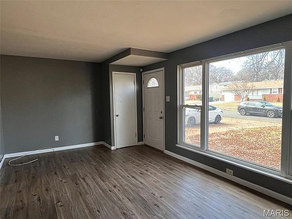 2nd image of 190 Lynn Meadows Ln