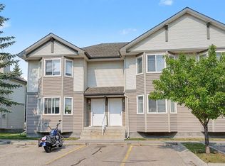 65 Royal Birch Vlg NW, Calgary, AB T3G 5V2