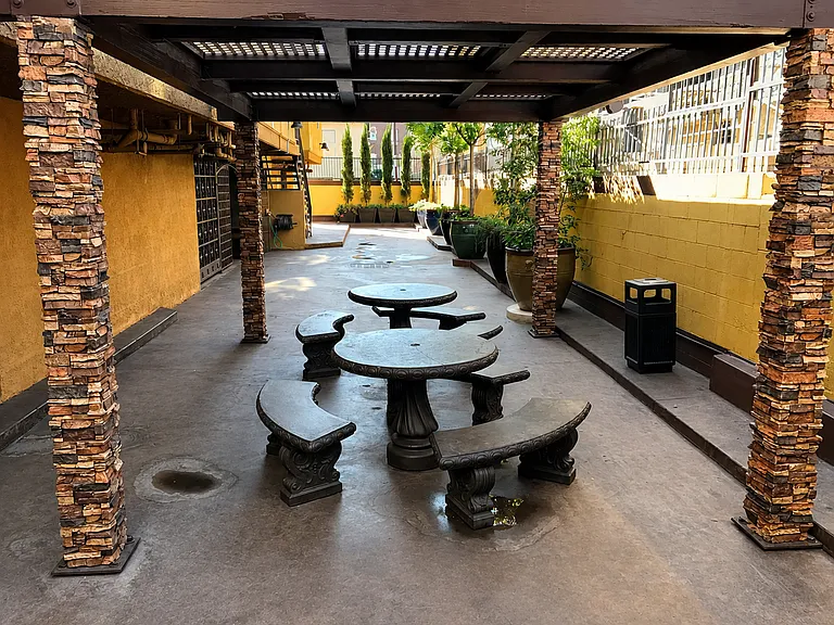 NoHo Liv Apartments — Photo 4