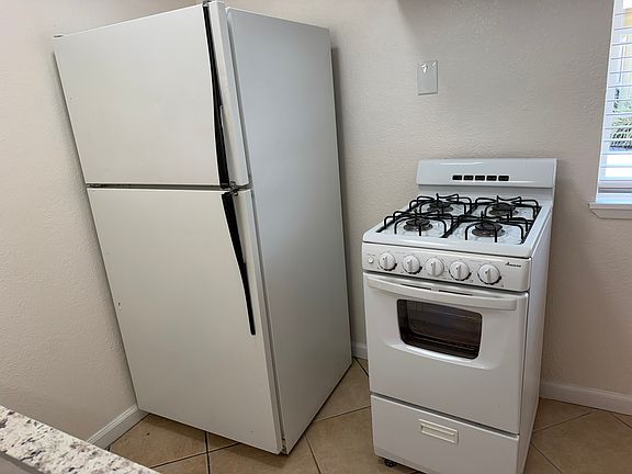 5th image of 814 5th St #8