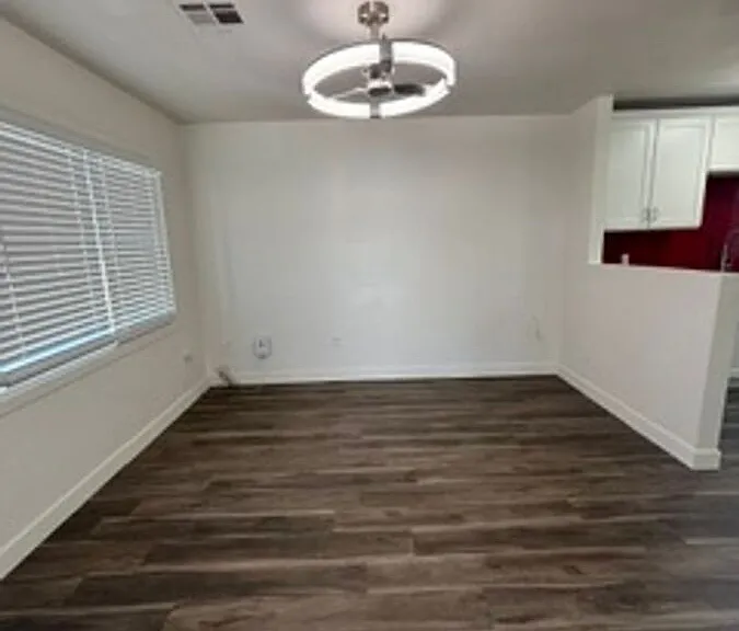 502 E Cody Dr — Photo 3