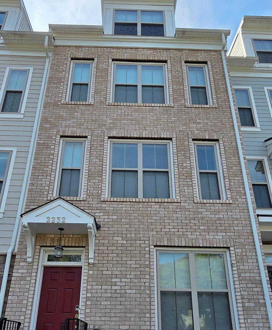 4 bed, 4.5 bath, 2070 sqft, $4,850 — Photo 1