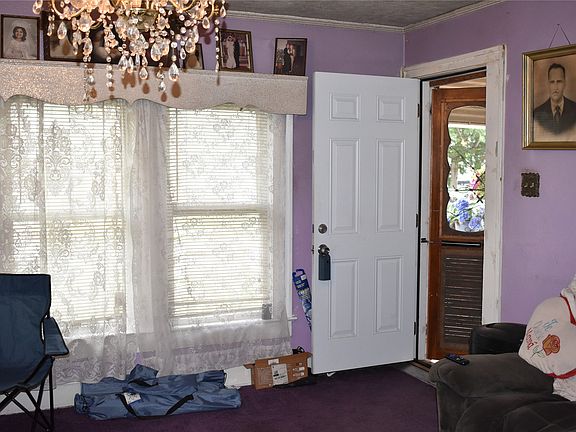3rd image of 811 Buckalew St