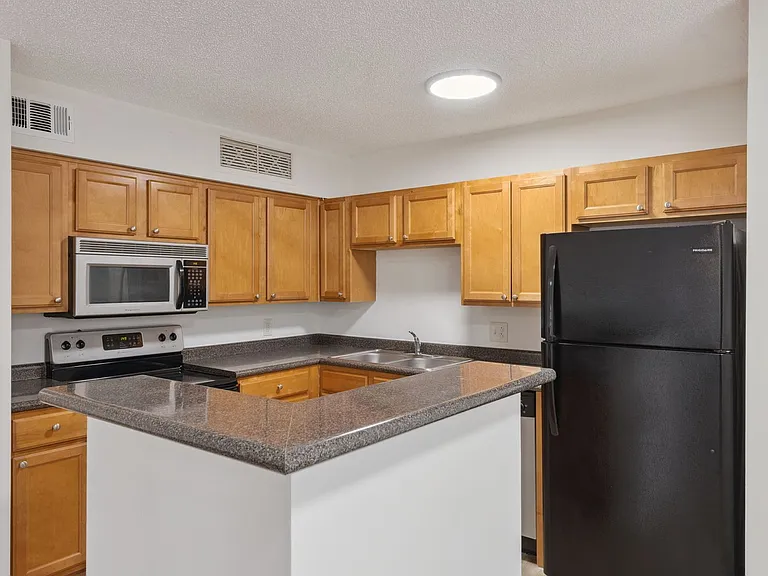 320 Black Oak Ct #204 — Photo 13