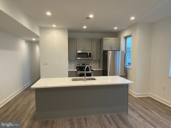 3rd image of 2647 Jasper St #C