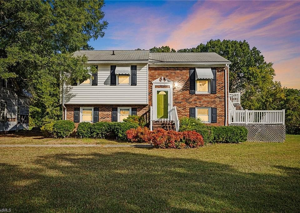 1st image of 3090 Cherokee Dr