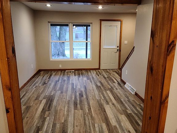 5th image of 321 Youlon St N