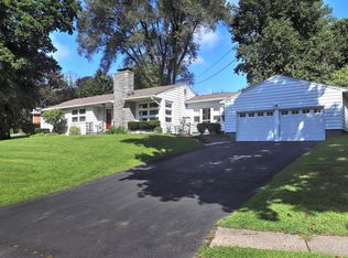 53 Clearview Cir, Naugatuck, CT 06770