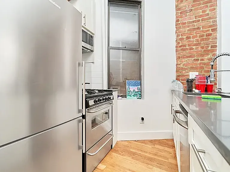 234 E 33rd St #A — Photo 10