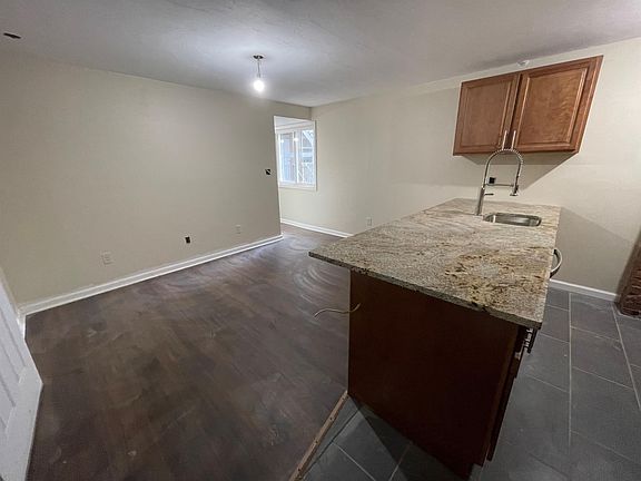 4th image of 615 Summerlea St #10678084
