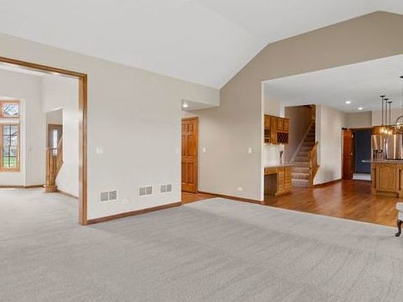 5th image of 926 W Dorset Ave