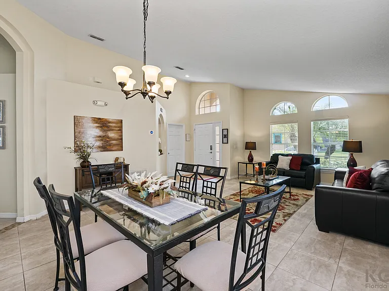 Paloma Dr — Photo 2