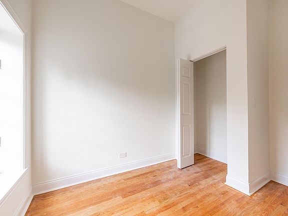 3rd image of 3109 N Harding Ave #1