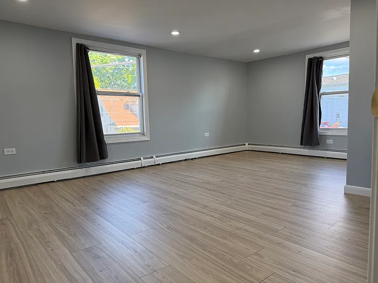 210 Ziegler St — Photo 7