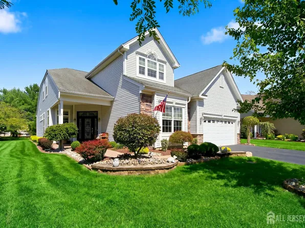101 Timber Hill Dr, Monroe Township, NJ 08831