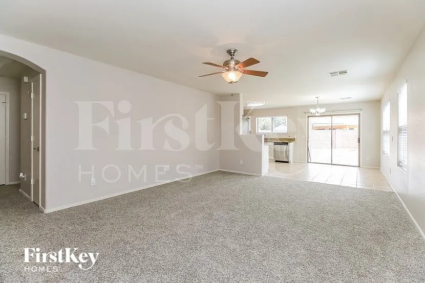 3 bed, 2.0 bath, 1454 sqft, $1,985 — Photo 2