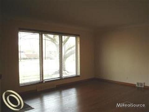 5th image of 24509 Hill Ave