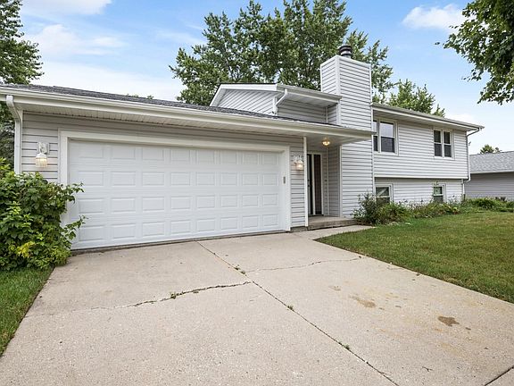 3rd image of 4225 Applewood Ln