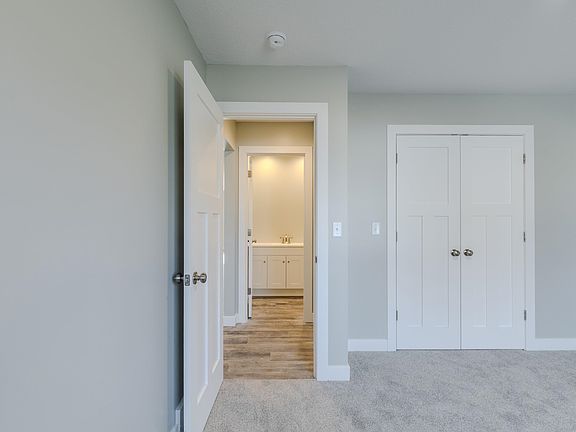 5th image of 306 W 1st St Unit B