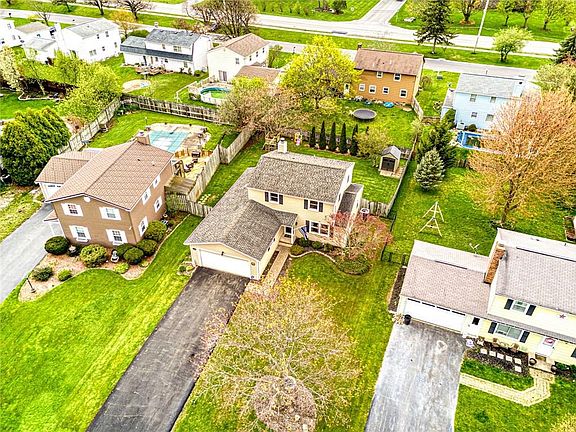 3rd image of 29 Aconbury Dr