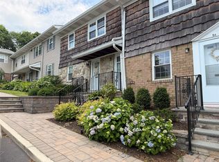 12 Harbour Ln APT 8A, Oyster Bay, NY 11771
