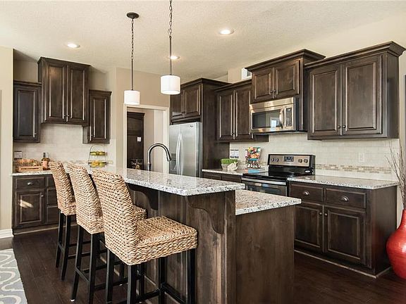 3rd image of 105 SE Water Garden Ct