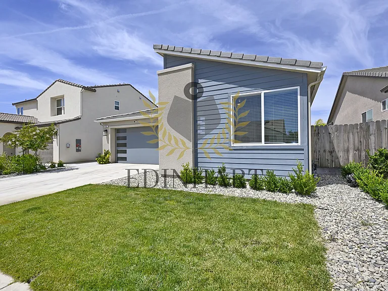 502 S Traverse Dr — Photo 3