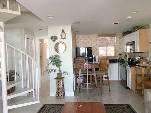4th image of 1445 S Roosevelt Blvd #410