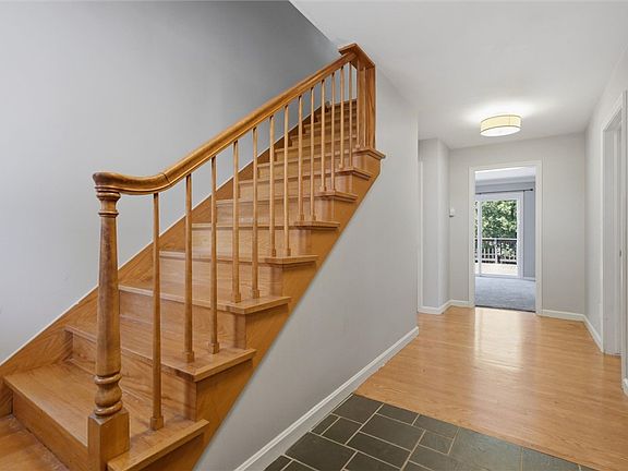 2nd image of 644 S Buhl Farm Dr