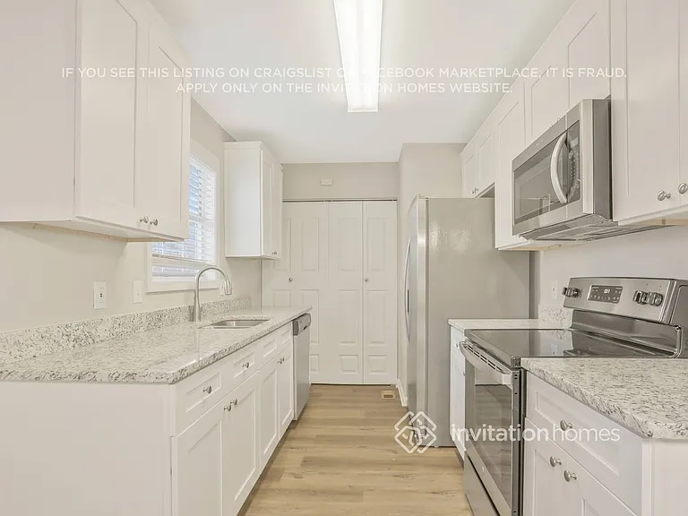 3335 Catalina Dr — Photo 7