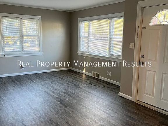 2nd image of 1806 Vann Ave