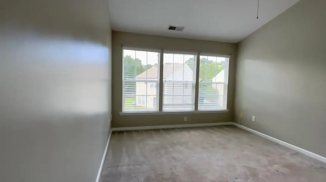 3 bed, 1436 sqft, $2,100 — Photo 2