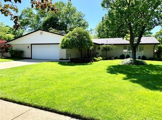 1261 Fernshire Dr, Dayton, OH 45459