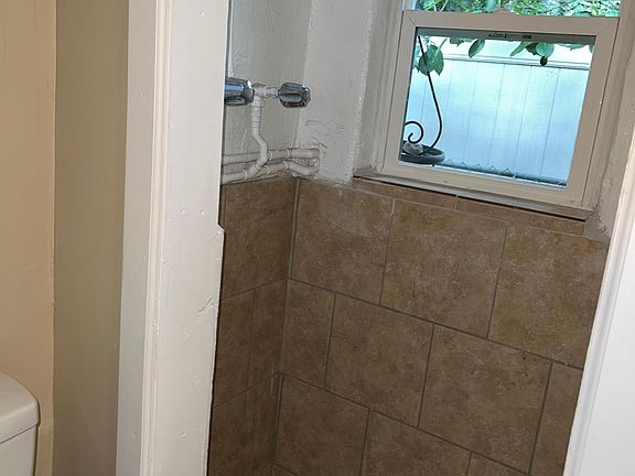 5th image of 2514 E Jefferson St #16
