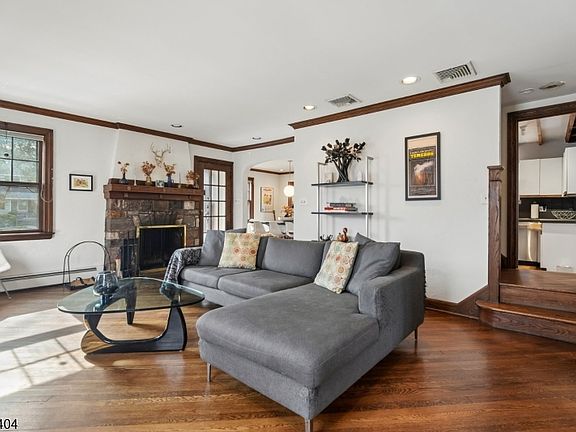 5th image of 9 Dogwood Rd