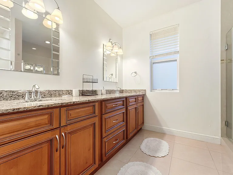 1141 NE 3rd Ave — Photo 12