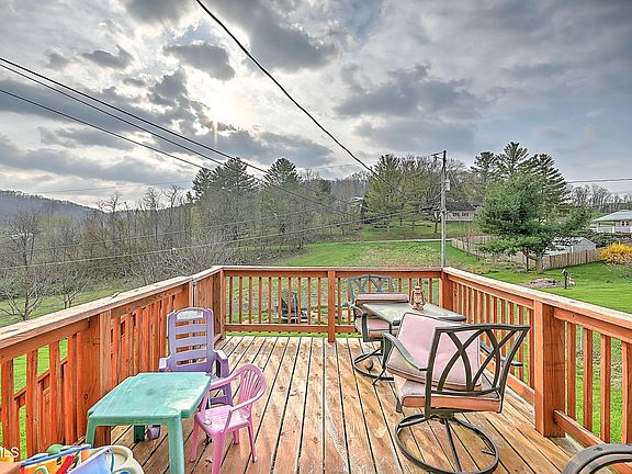 5th image of 121 Evergreen Ct