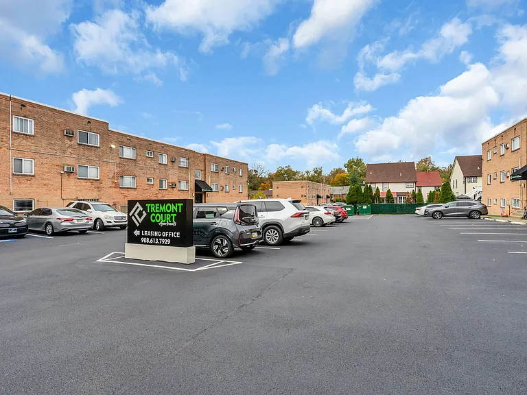 Tremont Court Apartments — Photo 7