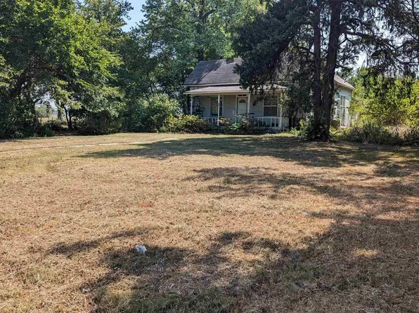 909 E South Ave, Emporia, KS 66801