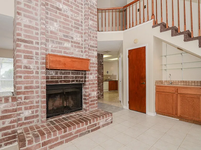 1722 Foxlake Dr — Photo 6