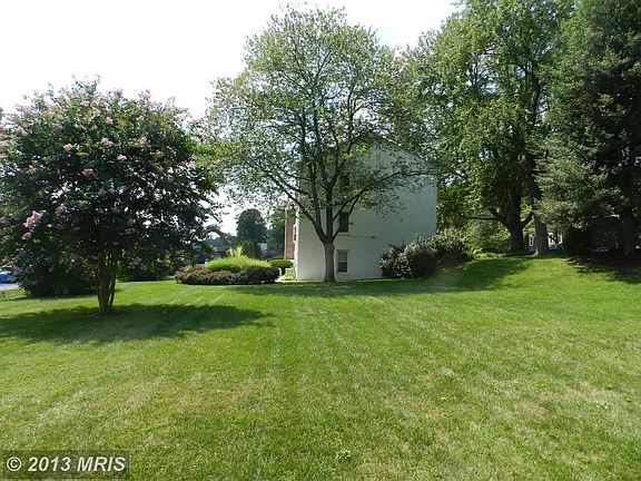 2nd image of 603 Azalea Dr APT 1