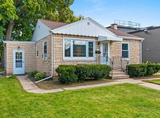 114 N Huron St, De Pere, WI 54115