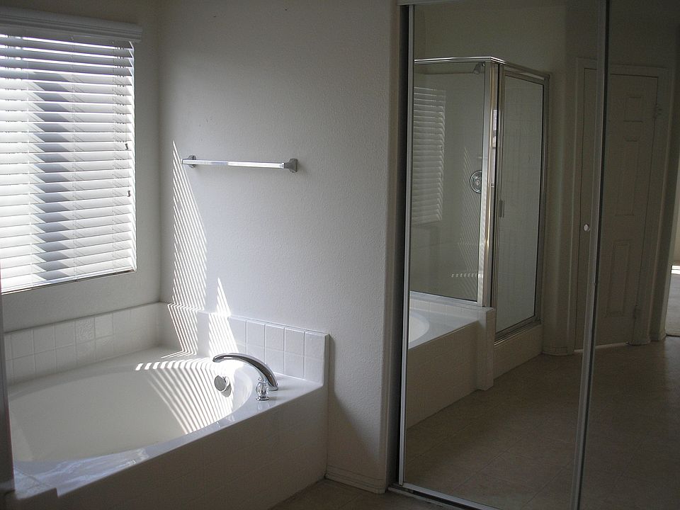 2nd image of 15297 Avenida Anillo
